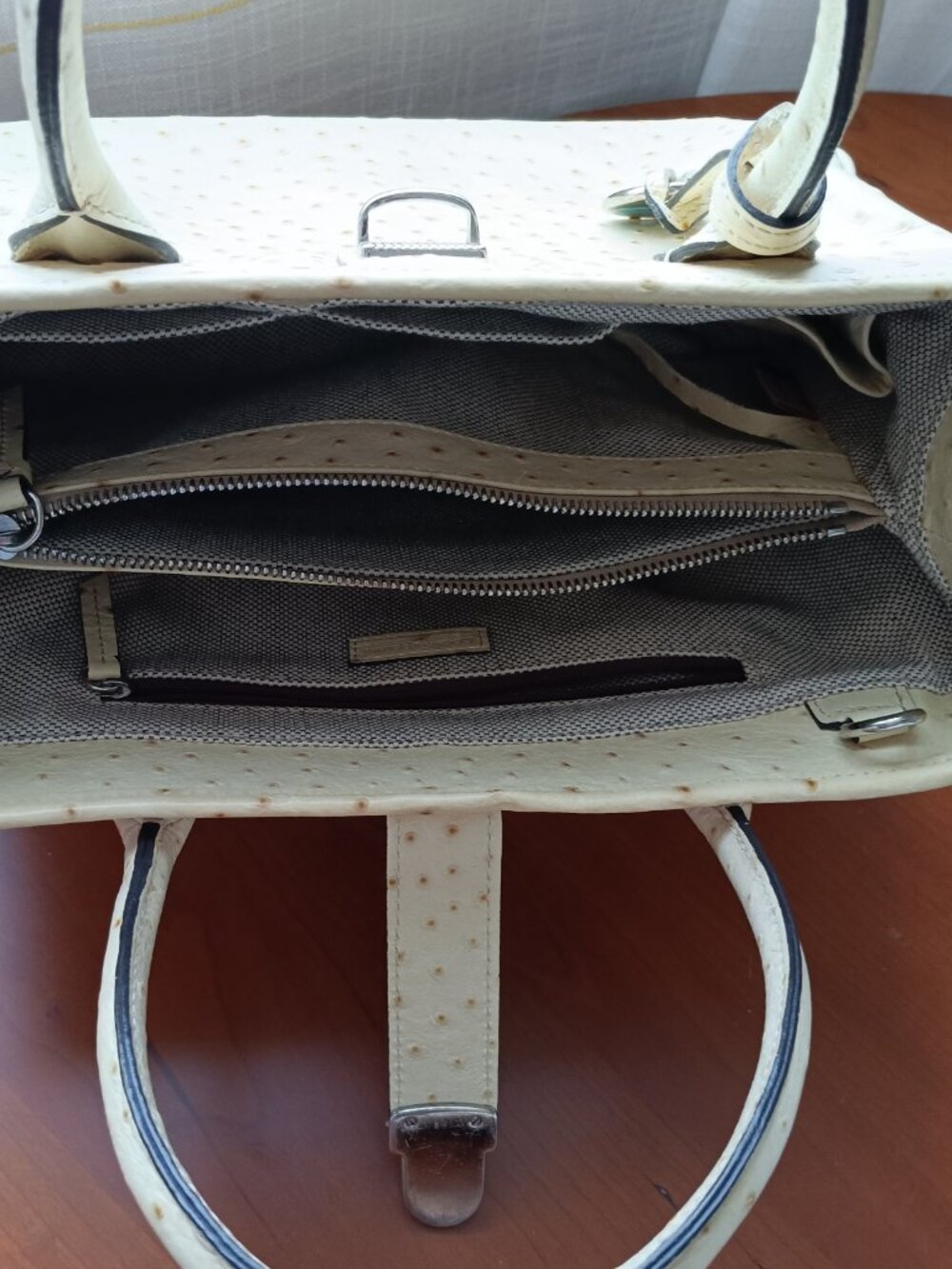 EUC Dooney & Bourke Small Buttercream Yellow Ostrich Satchel - Picture 10 of 16